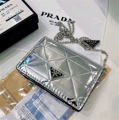 bolsa prada metalizada